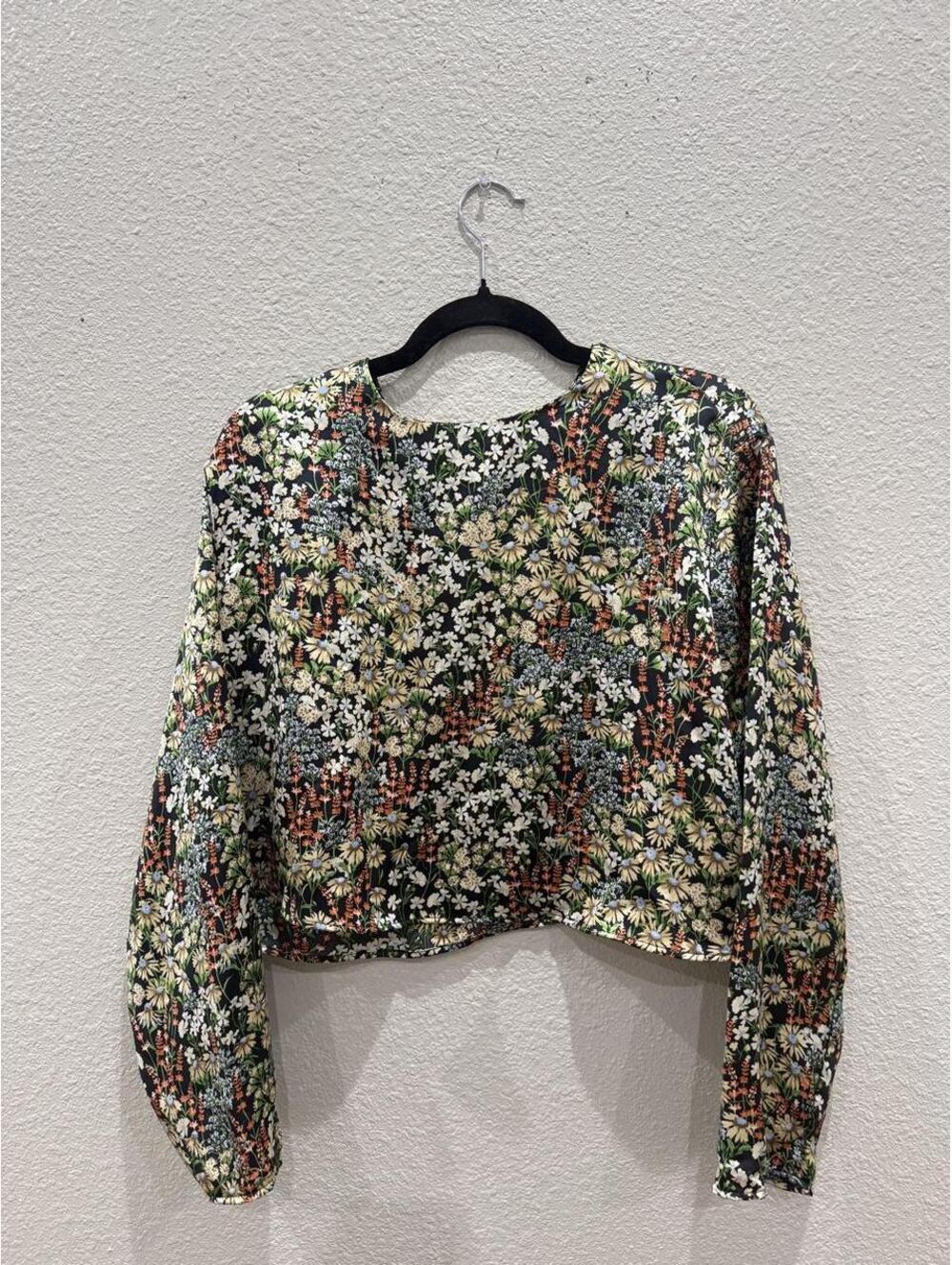 H&M Floral Long-Sleeve Cropped Blouse – Size Large